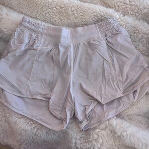 Lululemon Hotttt hot short in white